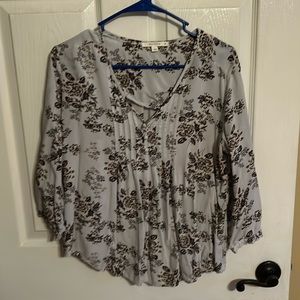 Women’s fun 2 fun 3/4 sleeve top size medium.pleated front.